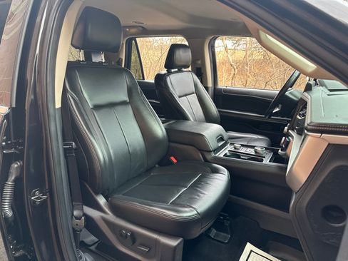 Used 2024 Ford Expedition Max XLT image 35