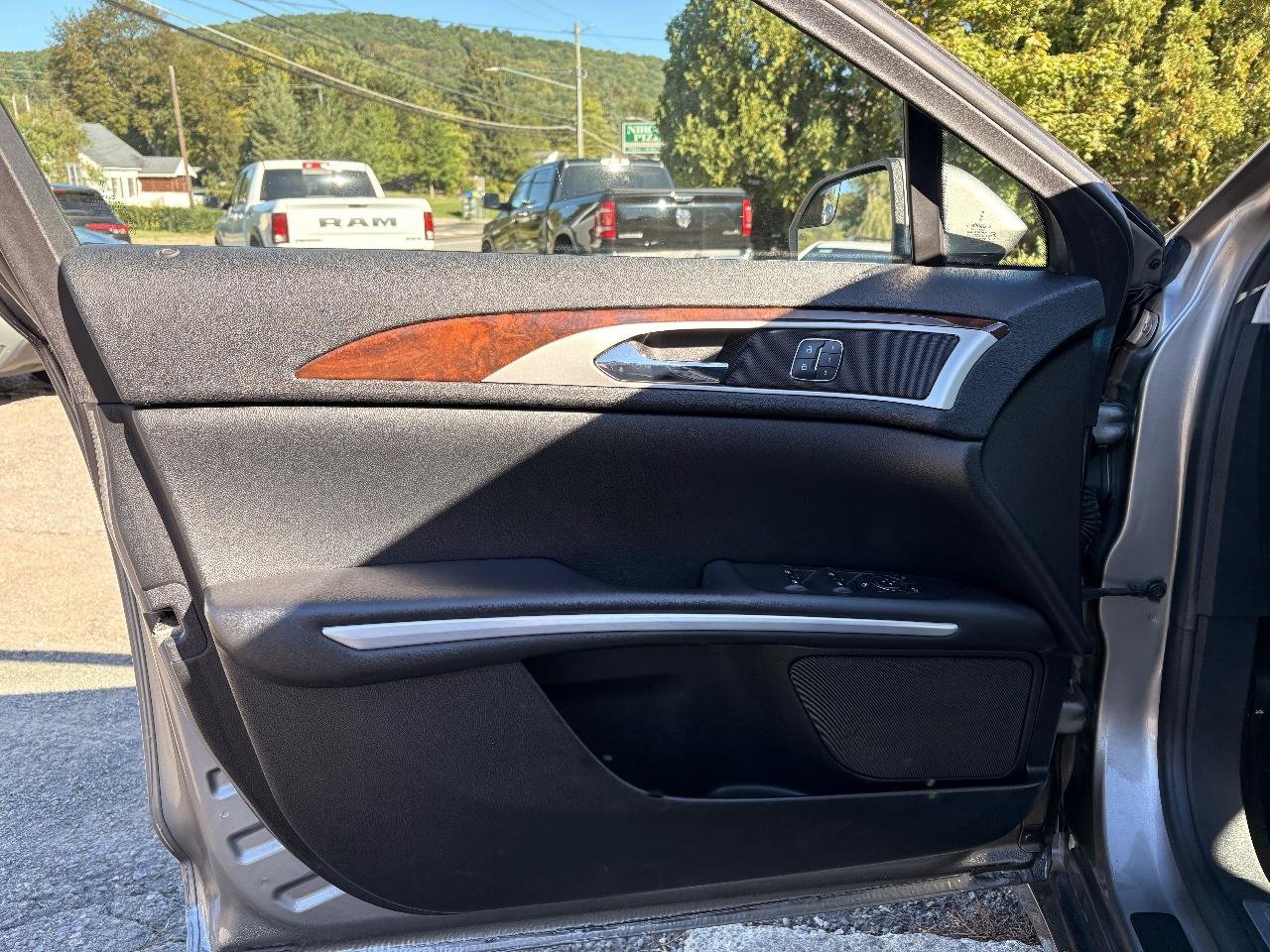 Used 2016 Lincoln MKZ AWD image 9