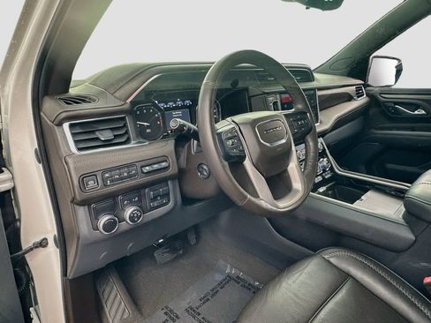 Used 2021 GMC Yukon XL Denali w/ Denali Premium Package RWD image 9
