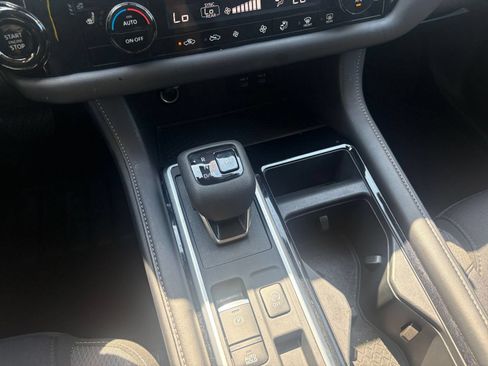 Used 2026 Nissan Pathfinder SV FWD image 33
