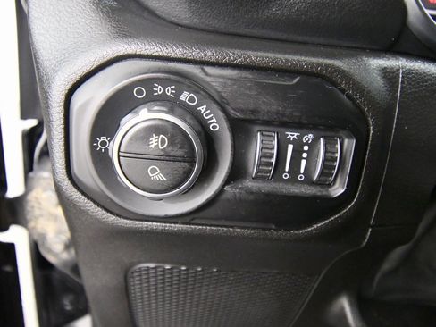 Used 2020 Jeep Gladiator Overland w/ Uconnect 4C Nav & Sound Group image 18