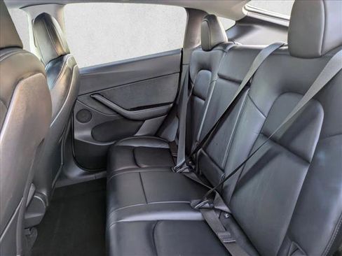 Used 2021 Tesla Model Y Long Range image 19