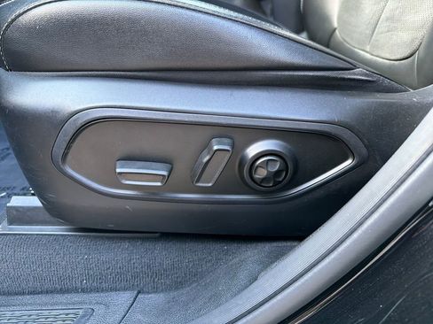 Used 2023 Jeep Grand Cherokee L Laredo image 16