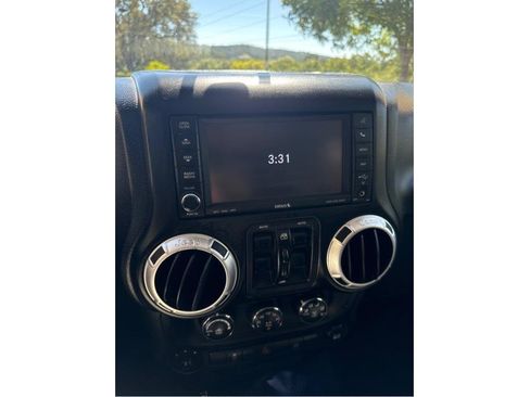 Used 2012 Jeep Wrangler Unlimited Sahara w/ Connectivity Group AWD/4WD image 12