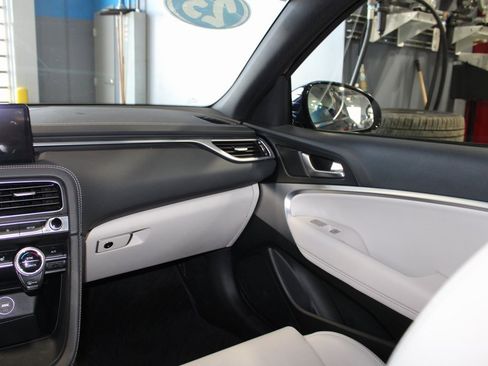 Used 2023 Genesis G70 2.0T image 23