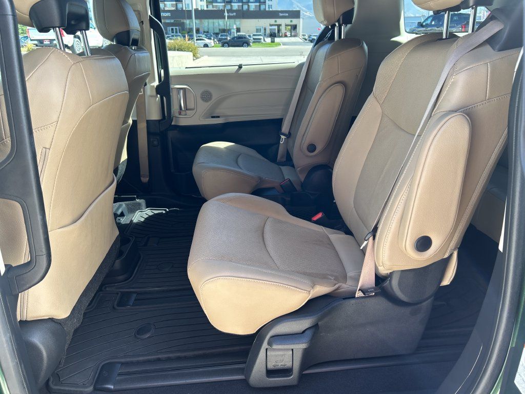 Certified 2022 Toyota Sienna Limited AWD/4WD image 28
