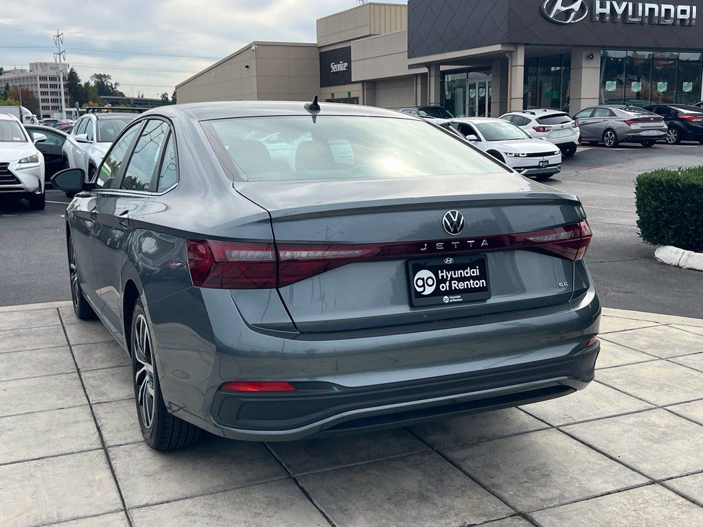 Used 2025 Volkswagen Jetta SE FWD image 11