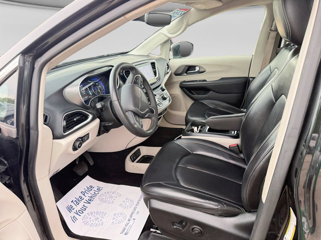 Used 2023 Chrysler Pacifica Touring-L FWD image 20