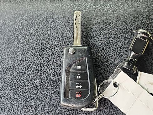 Used 2019 Toyota Camry SE w/ Carpet Mat Package image 36