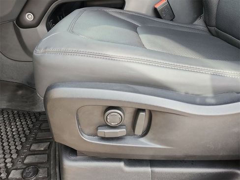 Used 2025 Land Rover Defender 110 S image 11