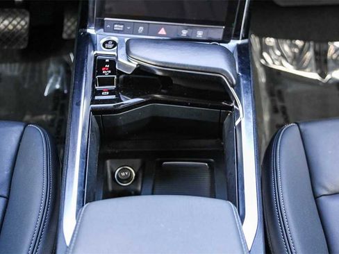 Used 2022 Audi e-tron Premium w/ Convenience Plus Package image 14