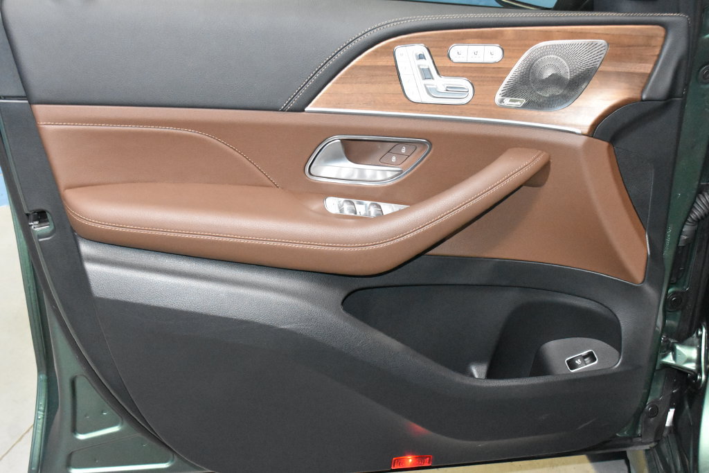 Certified 2025 Mercedes-Benz GLE 350 4MATIC image 2