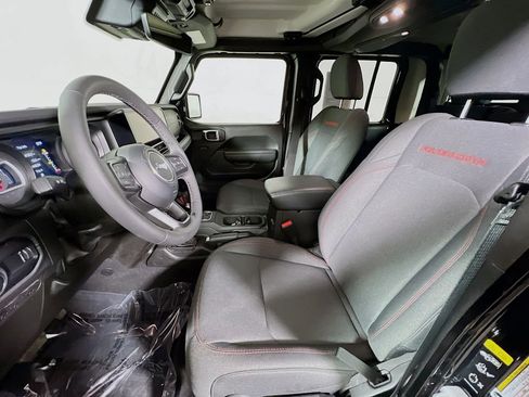 Used 2025 Jeep Gladiator Rubicon w/ Convenience Group image 19