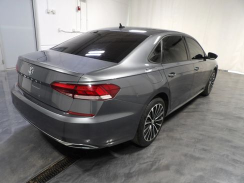 Used 2022 Volkswagen Passat 2.0T FWD image 4