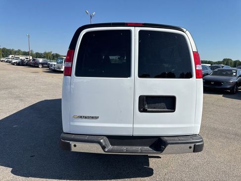 Used 2025 Chevrolet Express 3500 LT w/ LT Preferred Equipment Group RWD image 3