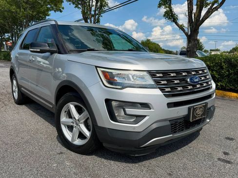 Used 2016 Ford Explorer XLT w/ Equipment Group 202A FWD image 1