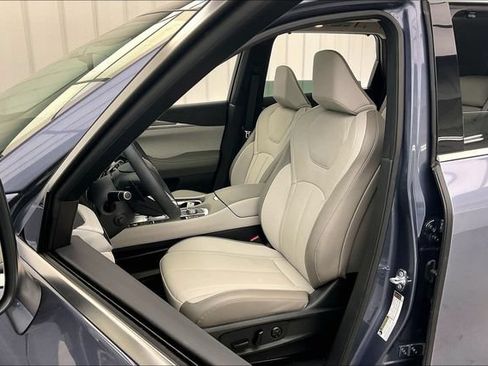Certified 2026 INFINITI QX60 Luxe w/ Cargo Package AWD/4WD image 8