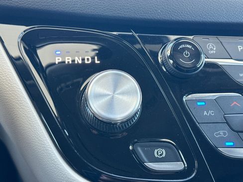 Used 2022 Chrysler Pacifica Touring-L image 22