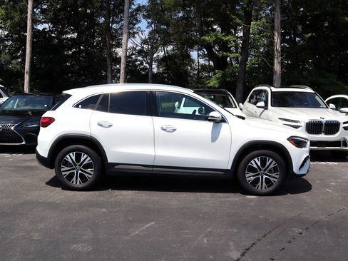 New 2025 Mercedes-Benz GLA 250 4MATIC image 2