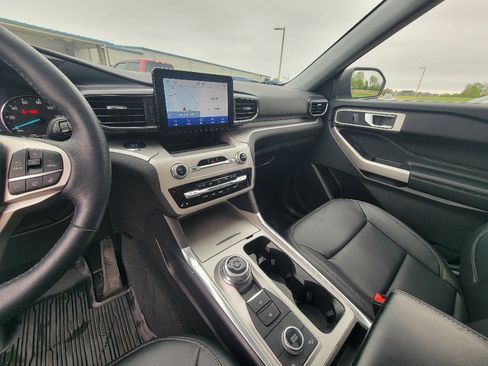 Used 2023 Ford Explorer XLT w/ Equipment Group 202A image 17