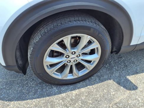 Used 2023 Ford Explorer Limited image 7