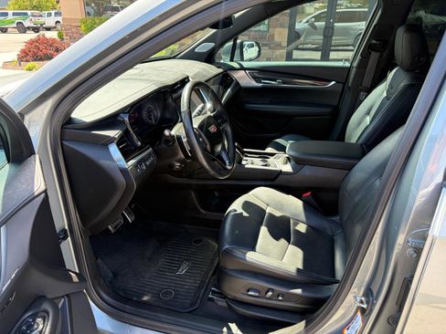 Used 2023 Cadillac XT6 Sport w/ Technology Package AWD/4WD image 4