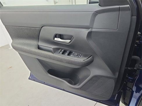 Used 2025 Nissan Kicks SV image 23