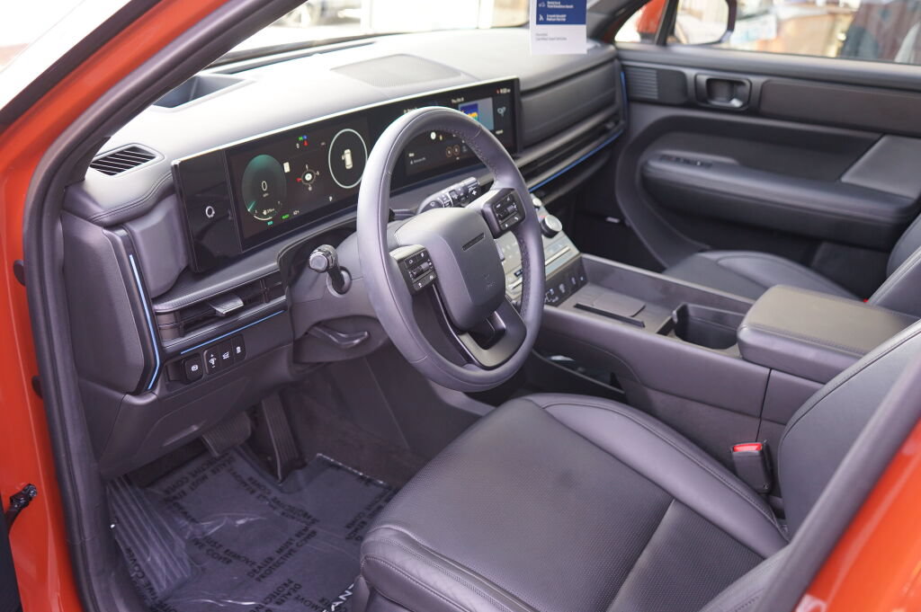 Certified 2025 Hyundai Santa Fe Calligraphy AWD/4WD image 17