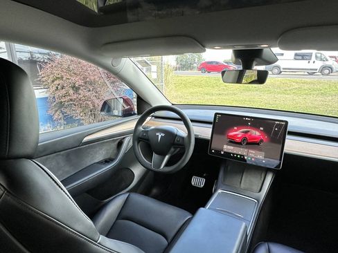 Used 2025 Tesla Model Y Performance AWD/4WD image 28