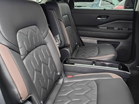 New 2026 Nissan Pathfinder Platinum AWD/4WD image 32