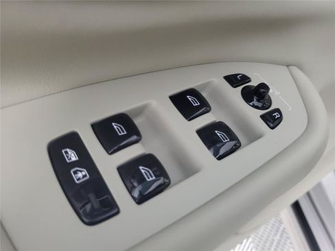 Certified 2025 Volvo XC90 B5 Core w/ Protection Package AWD/4WD image 17