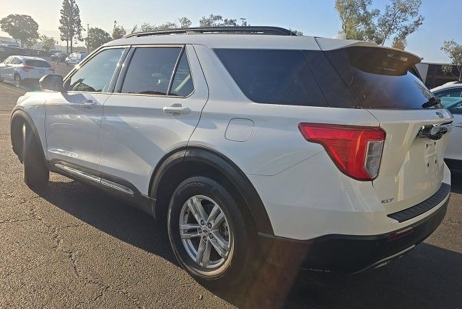 Used 2023 Ford Explorer XLT w/ Equipment Group 202A RWD image 3