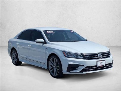 Used 2017 Volkswagen Passat 1.8T R-Line w/ R-Line Lighting Package FWD image 3