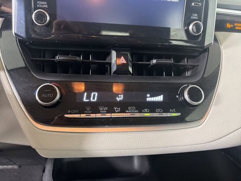 Used 2020 Toyota Corolla LE image 17