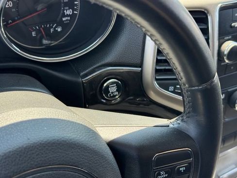 Used 2012 Jeep Grand Cherokee Laredo w/ Laredo E Group AWD/4WD image 25