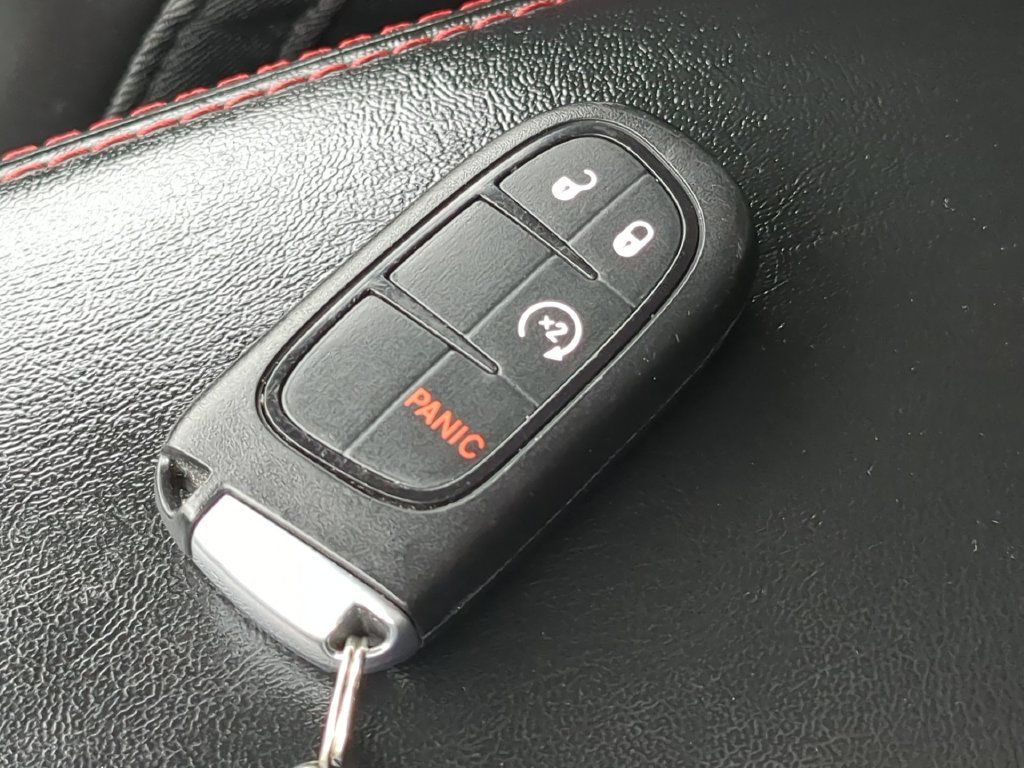 Used 2020 Jeep Cherokee Trailhawk w/ Cold Weather Group AWD/4WD image 37