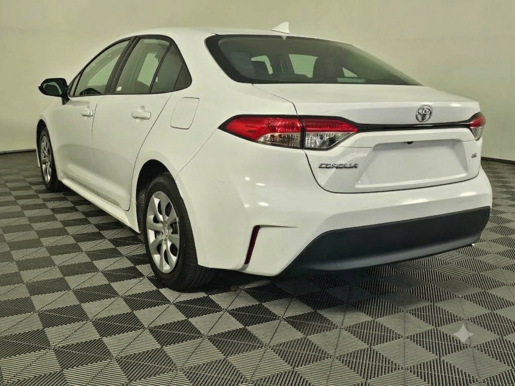 Used 2024 Toyota Corolla LE FWD image 8