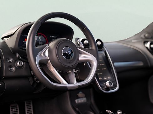 Used 2023 McLaren GT RWD image 37
