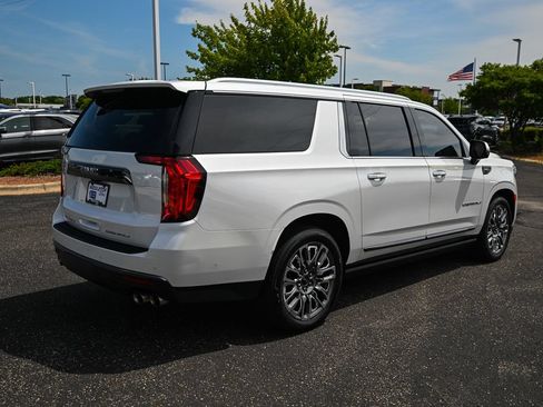 Used 2023 GMC Yukon XL Denali Ultimate AWD/4WD image 5