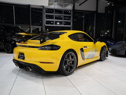 Used 2024 Porsche 718 Cayman GT4 RS RWD image 4