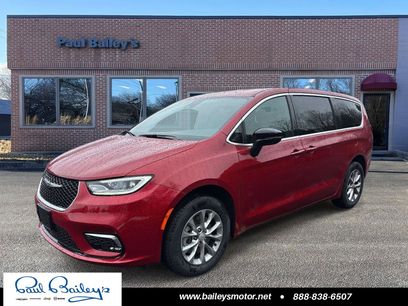 New 2026 Chrysler Pacifica Select