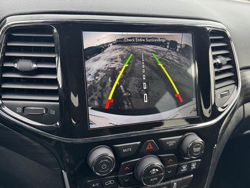 Used 2022 Jeep Grand Cherokee Laredo E image 26