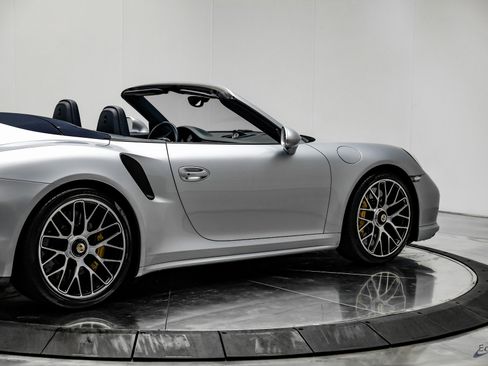 Used 2015 Porsche 911 Turbo S image 19
