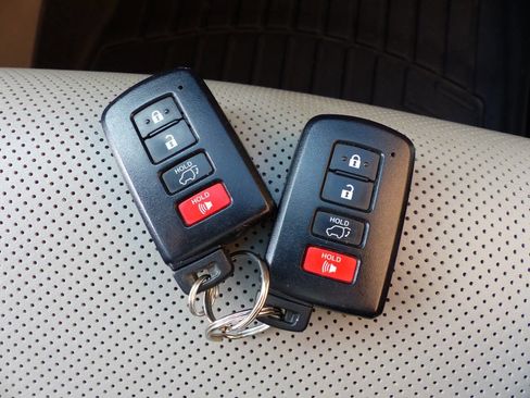 Used 2019 Toyota Highlander FWD V6 image 72