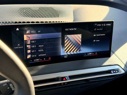 Used 2023 BMW iX xDrive50 w/ Sport Package image 30