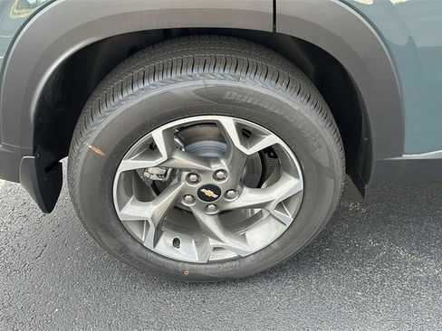 New 2025 Chevrolet Trax LT w/ LT Convenience Package image 9