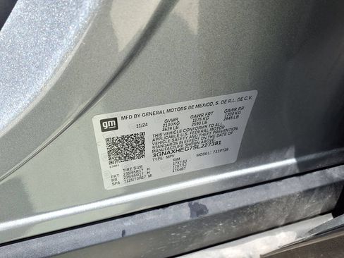 Used 2025 Chevrolet Equinox LT FWD image 38
