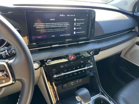 Used 2024 Kia Carnival EX image 22