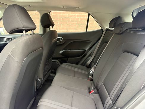 Used 2025 Hyundai Venue SEL FWD image 16