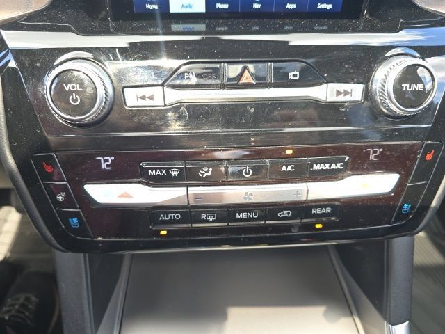 Used 2021 Ford Explorer Platinum w/ Equipment Group 601A AWD/4WD image 16